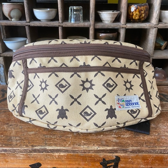 reyn spooner Handbags - Reyn Spooner Hawaiian Traditionals Fanny pack waist bag bum bag belt bag